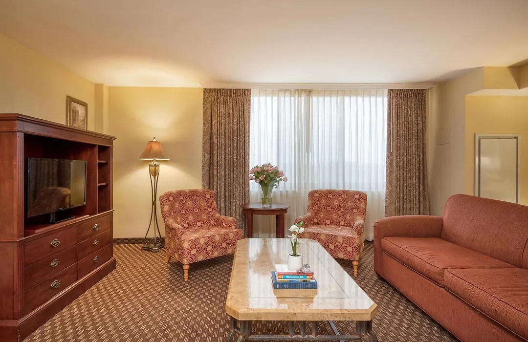Clarion Collection Hotel Arlington Court Suites-1
